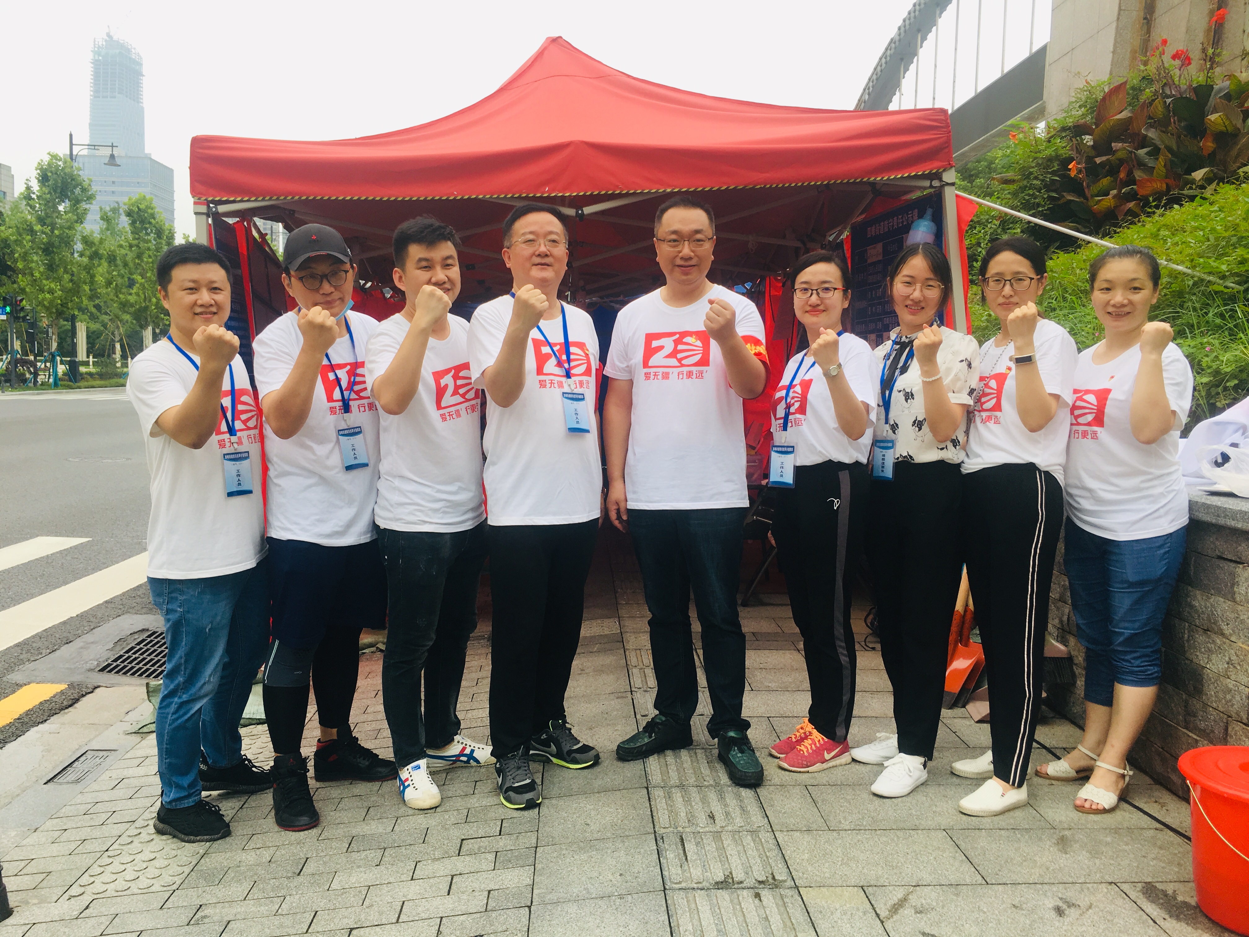風雨同舟，共克時艱。東信醫(yī)藥集團助力武漢防汛抗洪攻堅戰(zhàn)