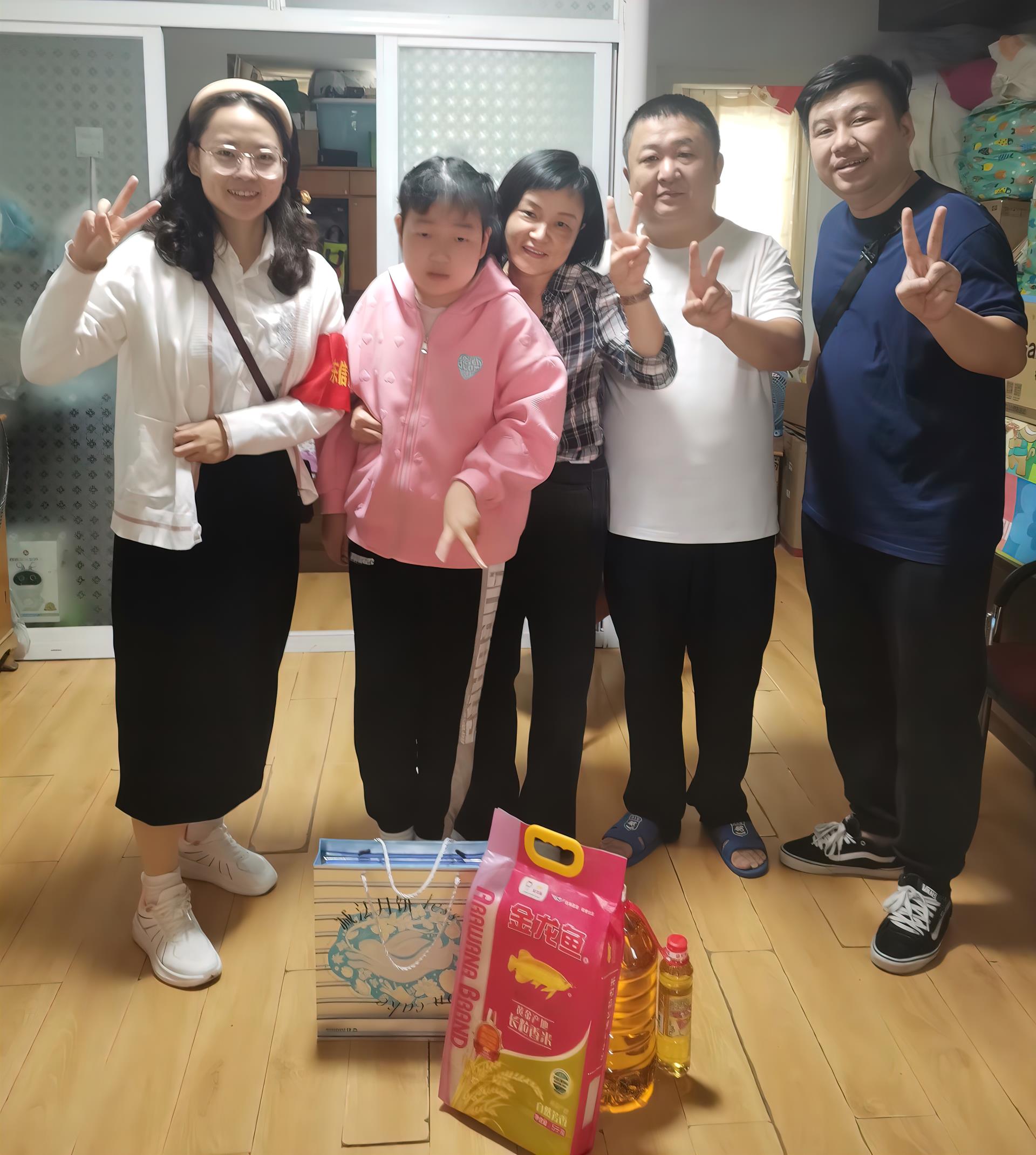 情暖中秋，與愛(ài)同行——東信醫(yī)藥團(tuán)支部慰問(wèn)結(jié)對(duì)幫扶兒童